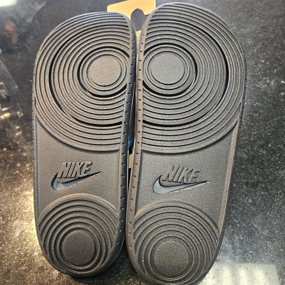 Sz 14 Nike Black and Green Jaguar Slides